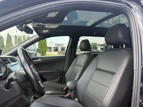 Used 2020 Volkswagen Tiguan SE R-Line AWD/4WD image 8