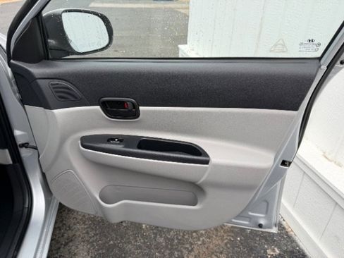 Used 2010 Hyundai Accent GLS w/ Premium Pkg 4 image 26