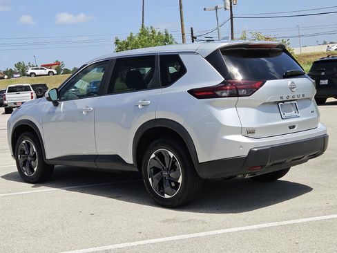 Used 2025 Nissan Rogue SV AWD/4WD image 6