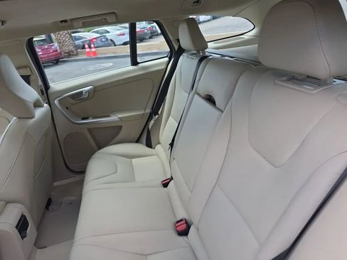 Used 2015 Volvo V60 T5 Premier w/ Convenience Package image 23