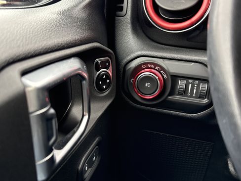 Used 2020 Jeep Wrangler Unlimited Sport AWD/4WD image 28