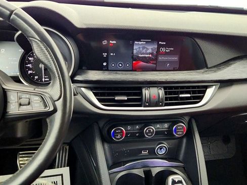 Used 2023 Alfa Romeo Stelvio Sprint image 18