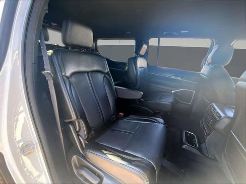 Used 2024 Jeep Wagoneer Series III AWD/4WD image 29