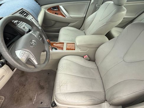 Used 2011 Toyota Camry XLE image 5