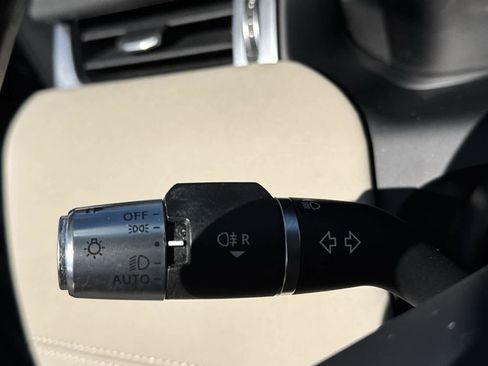 Used 2022 Land Rover Discovery Sport SE image 22