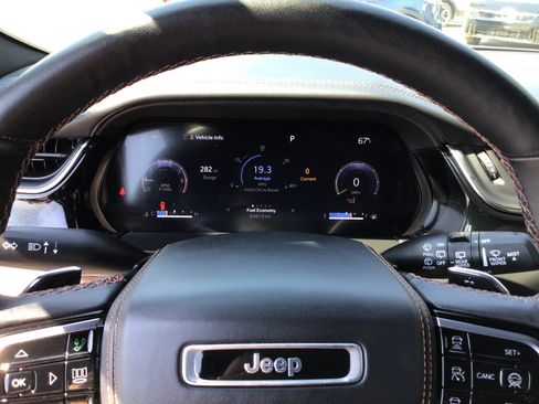 Used 2023 Jeep Grand Cherokee Summit w/ Adv Protech Group IV AWD/4WD image 8