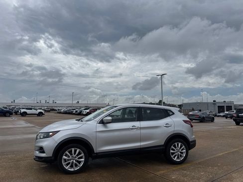 Used 2022 Nissan Rogue Sport S FWD image 12