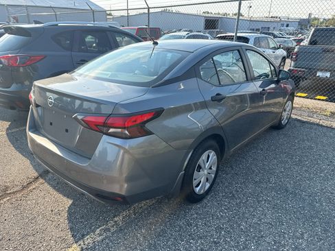 Used 2020 Nissan Versa S FWD image 5