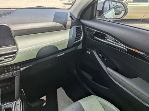 Certified 2024 Kia Seltos SX AWD/4WD image 17