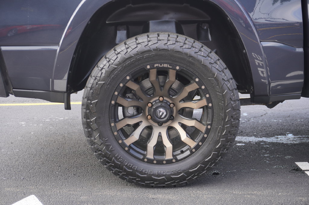 Used 2019 RAM 1500 Laramie w/ Sport Appearance Package AWD/4WD image 12