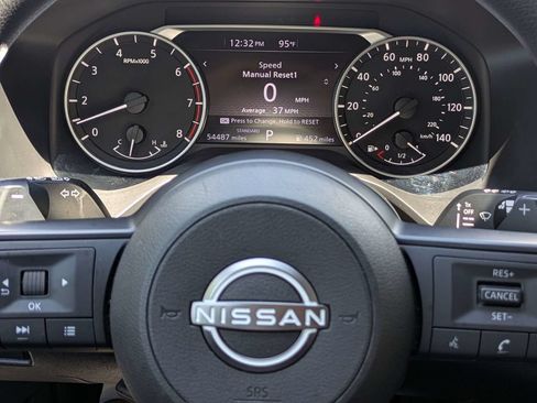 Used 2024 Nissan Rogue SV FWD image 25