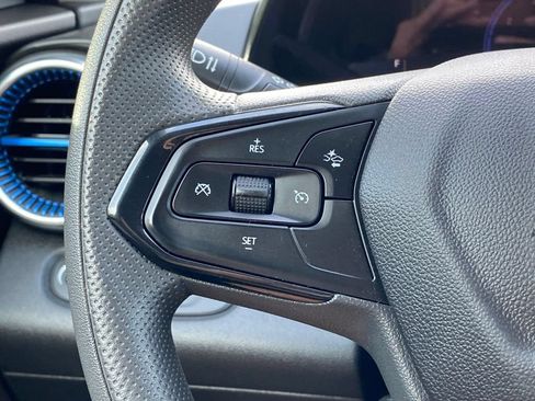 Used 2025 Chevrolet Trax LT FWD image 17