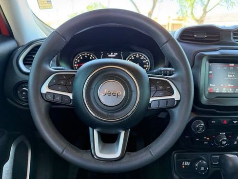 Used 2018 Jeep Renegade Latitude w/ Popular Equipment Group AWD/4WD image 17