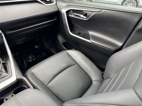 Used 2020 Toyota RAV4 Limited image 19
