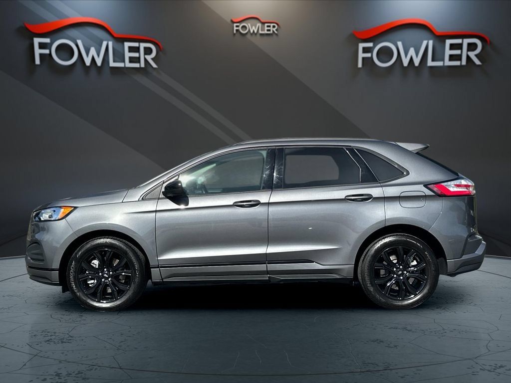 Used 2024 Ford Edge SE w/ Black Appearance Package AWD/4WD image 2