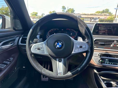 Used 2021 BMW 750i xDrive w/ Executive Package image 14