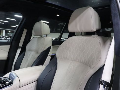 Used 2020 BMW X7 M50i w/ Dynamic Handling Package image 10