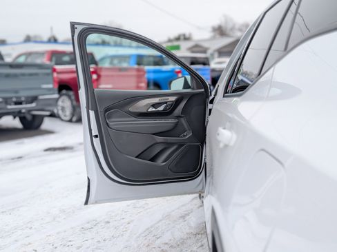 Used 2024 GMC Terrain SLT image 27