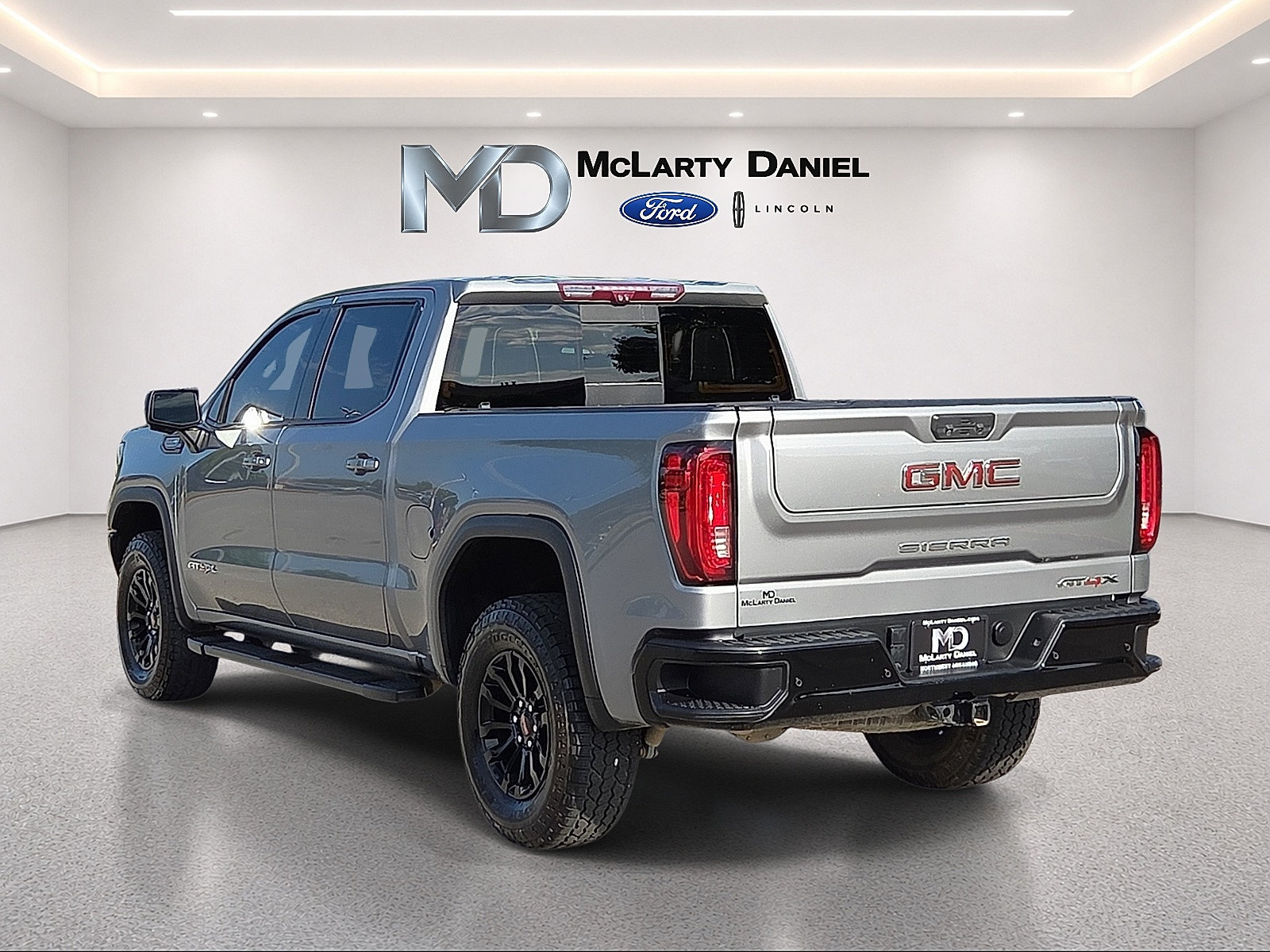 Used 2023 GMC Sierra 1500 AT4X AWD/4WD image 4