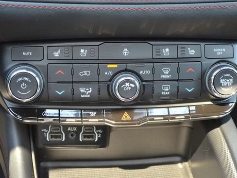 Used 2024 Dodge Durango GT AWD/4WD image 29