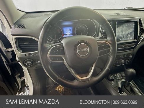 Used 2019 Jeep Cherokee Limited image 11