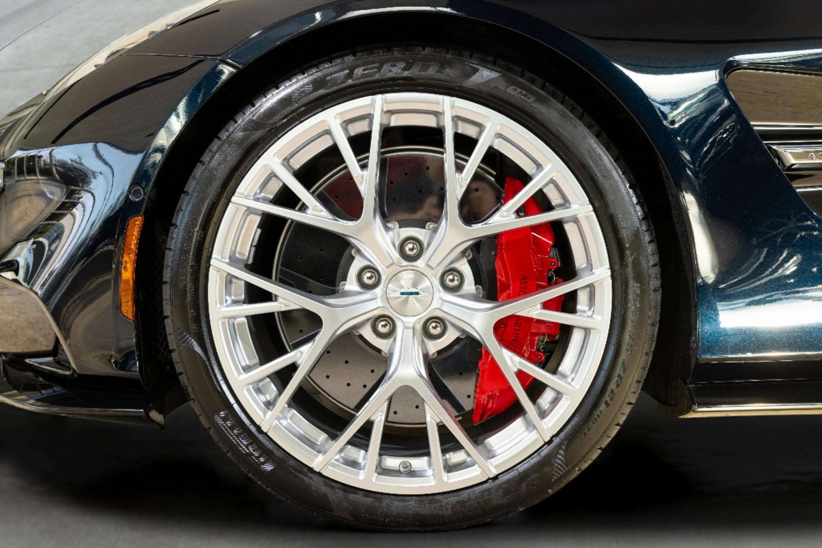 New 2026 Aston Martin Vanquish Convertible RWD image 74