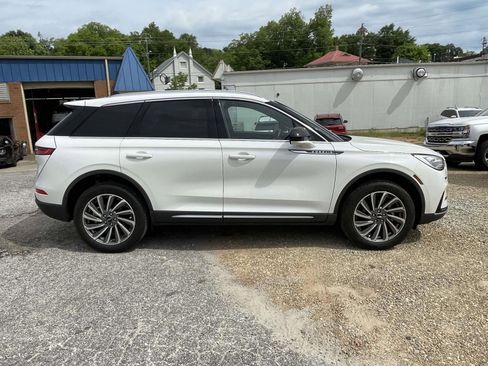 Used 2024 Lincoln Corsair Reserve w/ Rear Removable Package Tray FWD image 2