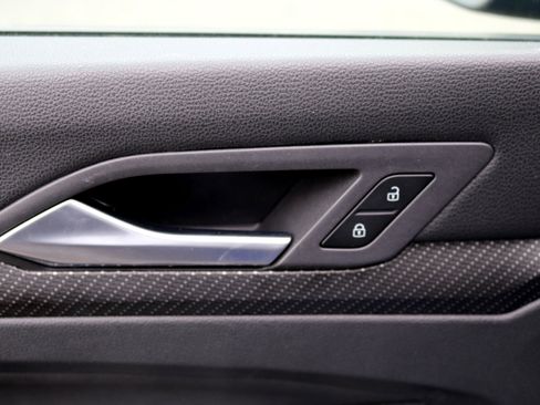 Used 2024 Volkswagen Golf R image 9