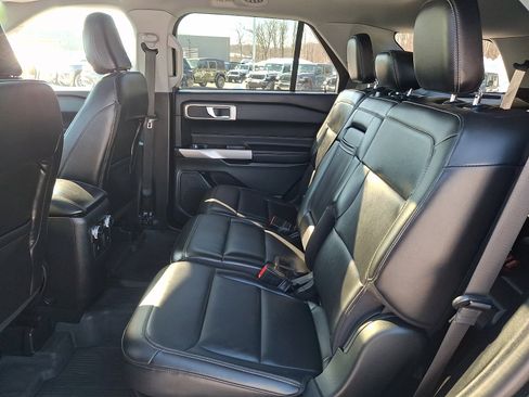 Certified 2022 Ford Explorer XLT w/ Equipment Group 202A image 10