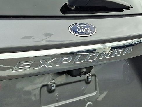 Certified 2022 Ford Explorer XLT w/ Class IV Trailer Tow Package image 32