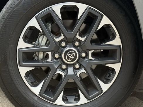 Used 2023 Toyota Sequoia Limited w/ Tow Technology Package AWD/4WD image 9
