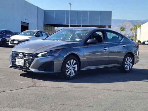 Used 2025 Nissan Altima 2.5 S FWD image 2