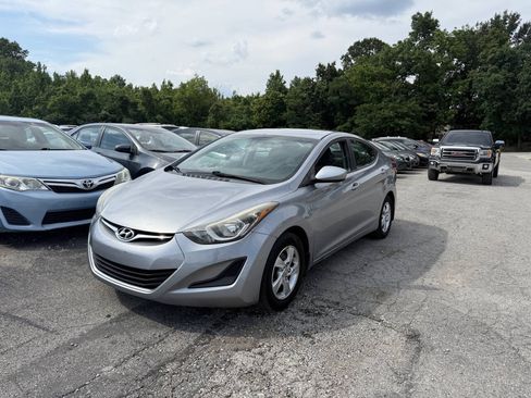 Used 2015 Hyundai Elantra SE FWD image 2