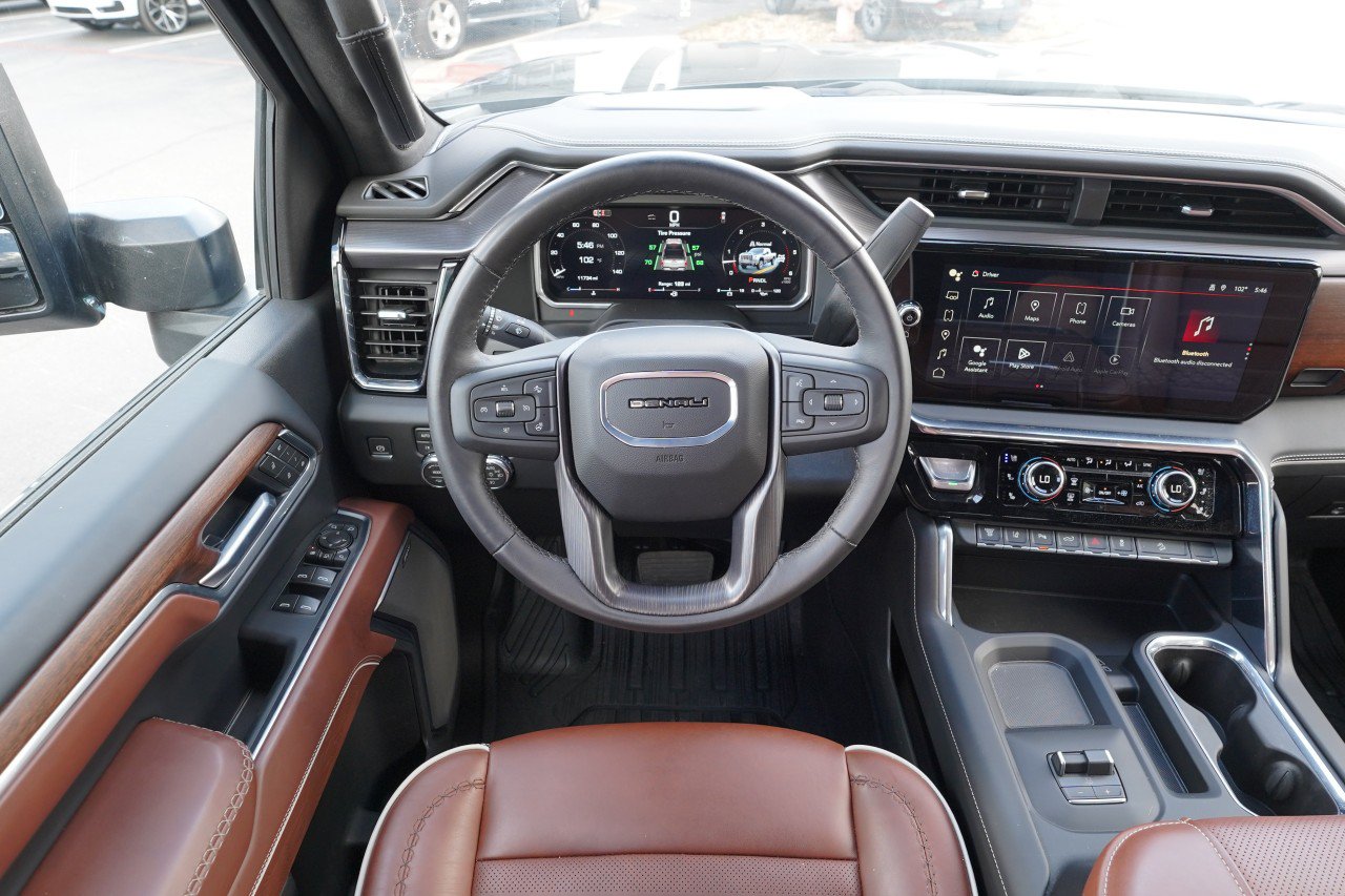 Certified 2026 GMC Sierra 2500 Denali Ultimate w/ LPO, GMC Protection Package AWD/4WD image 9