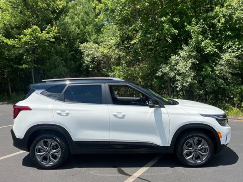 Used 2024 Kia Seltos S AWD/4WD image 6