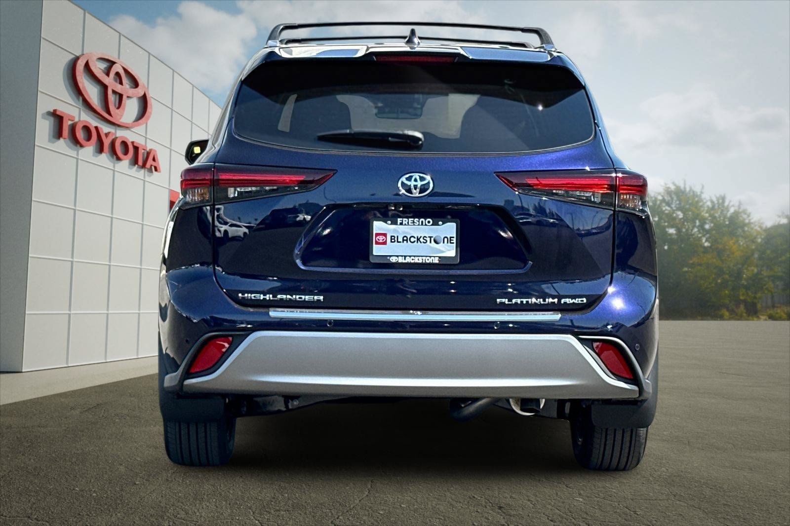 Certified 2026 Toyota Highlander Platinum AWD/4WD image 4