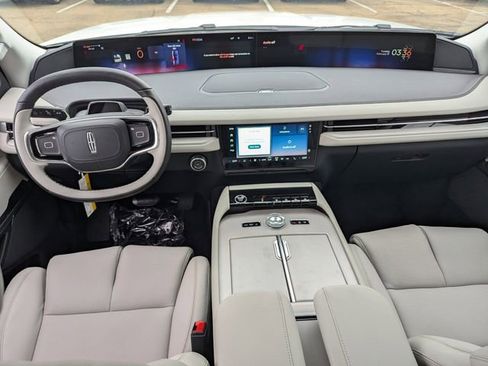 New 2026 Lincoln Navigator Reserve image 5