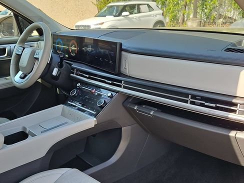 Used 2025 Hyundai Santa Fe SEL FWD image 33