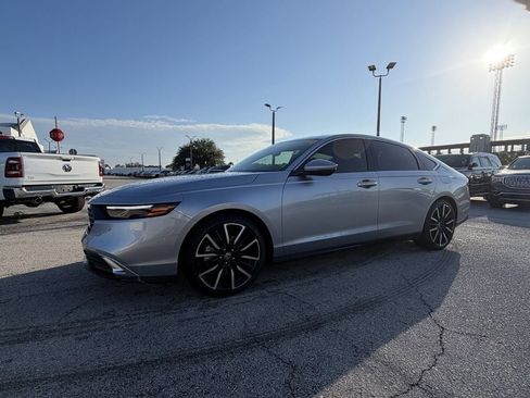 Used 2025 Honda Accord Touring image 7