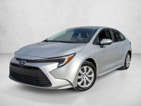 Certified 2025 Toyota Corolla LE image 1
