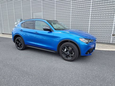 Used 2025 Alfa Romeo Stelvio Sprint AWD/4WD image 3