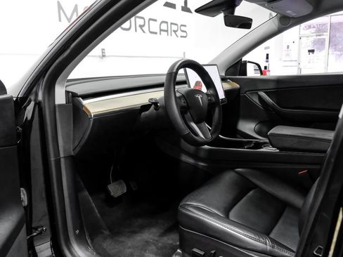 Used 2021 Tesla Model Y Long Range AWD/4WD image 3