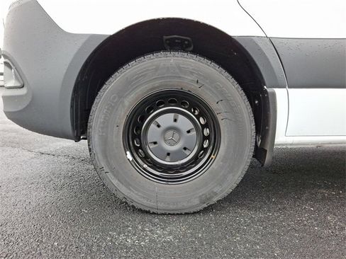 Used 2025 Mercedes-Benz Sprinter 2500 image 11