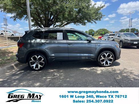Used 2022 Volkswagen Taos SEL w/ Panoramic Sunroof Package AWD/4WD image 9