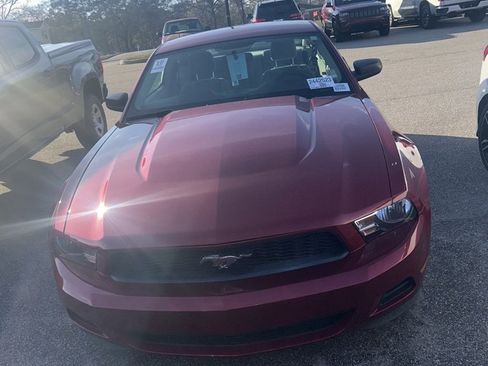 Used 2010 Ford Mustang V6 Premium image 2