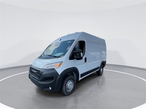 New 2024 RAM ProMaster 2500 w/ Convenience Group image 4