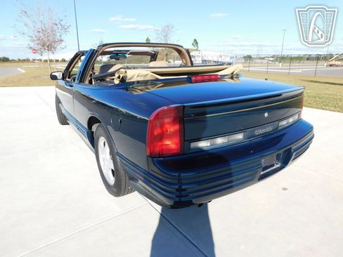 Used 1995 Oldsmobile Cutlass Supreme Convertible image 32