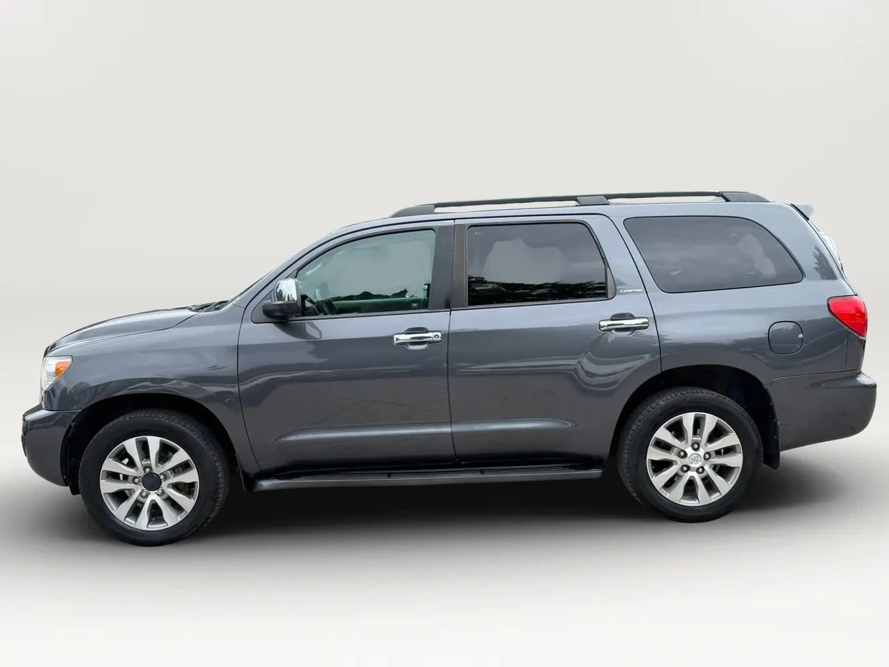 Used 2014 Toyota Sequoia Limited AWD/4WD image 2