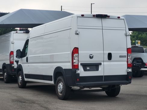 Used 2025 RAM ProMaster 2500 w/ Convenience Group FWD image 4