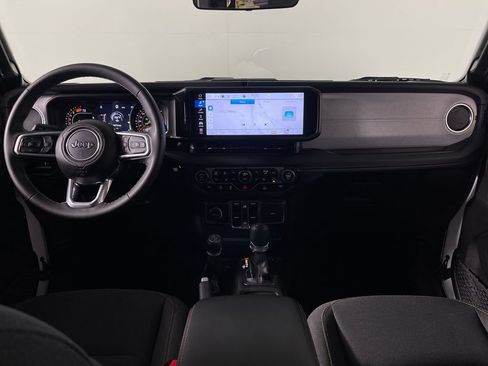 Used 2025 Jeep Wrangler Unlimited Sahara AWD/4WD image 14